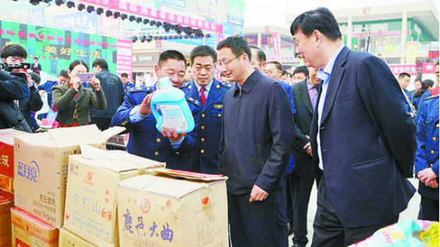項城市消協、市工商局舉行國際消費者權益日宣傳活動